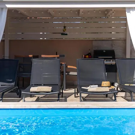Σπίτι διακοπών Elegantes Familienhaus Mit Privatem Pool *