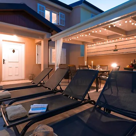 Elegantes Familienhaus Mit Privatem Pool *