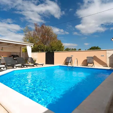Elegantes Familienhaus Mit Privatem Pool * بوريتش