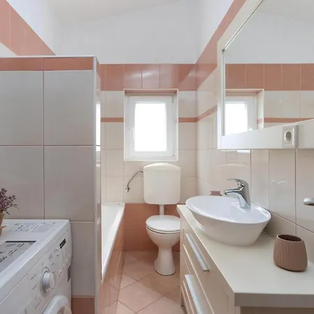 Elegantes Familienhaus Mit Privatem Pool *