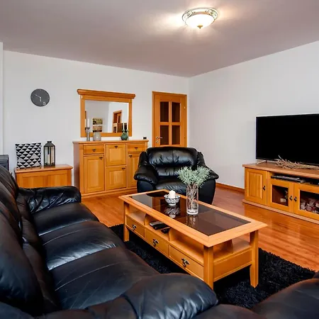 Elegantes Familienhaus Mit Privatem Pool Πόρετς