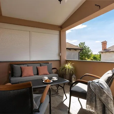 Elegantes Familienhaus Mit Privatem Pool Prázdninový dům *