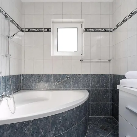 Elegantes Familienhaus Mit Privatem Pool Prázdninový dům