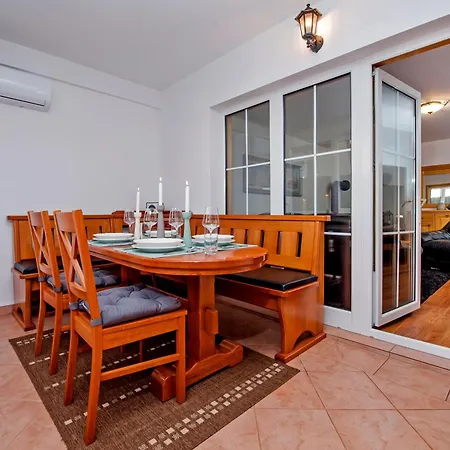 Prázdninový dům Elegantes Familienhaus Mit Privatem Pool