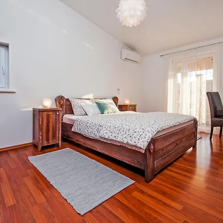 Elegantes Familienhaus Mit Privatem Pool *